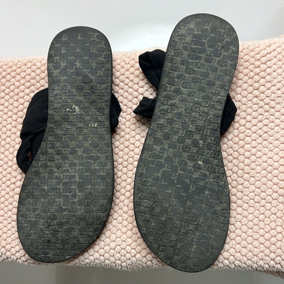 Sanuk women’s sandals - Picture 2 of 3